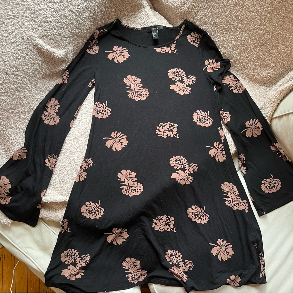 Black Floral Flare Sleeve Boho Knit Minidress, Forever 21 size Large